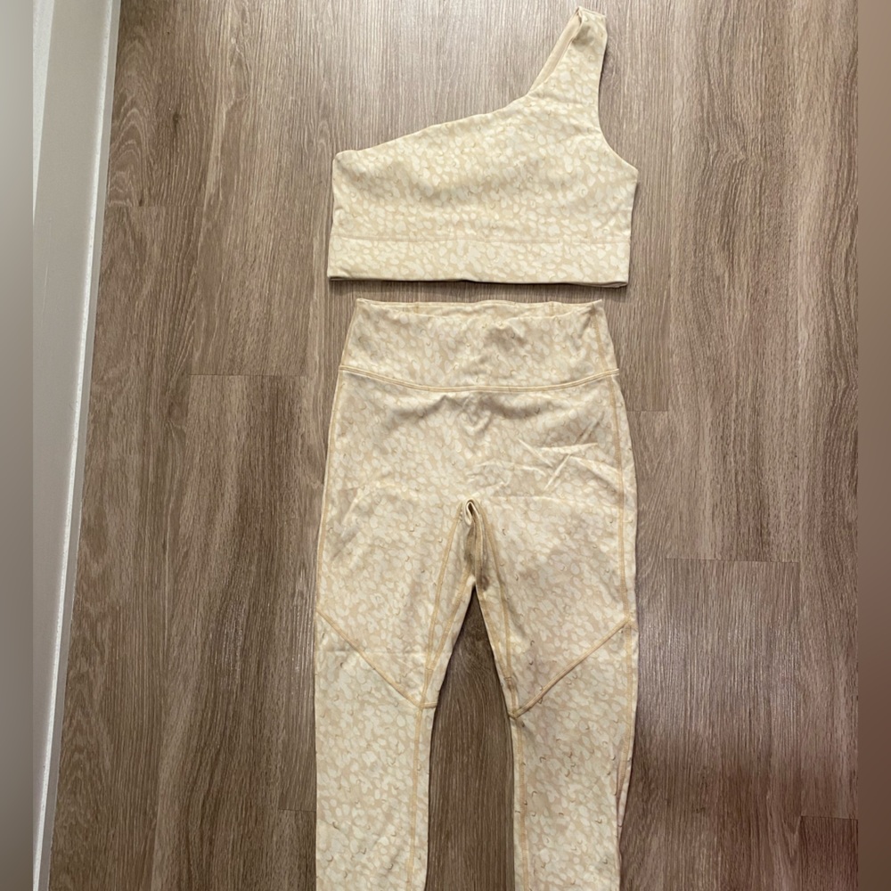 Fabletics Set Top Size L, Bottoms Size M - Good C… - image 1